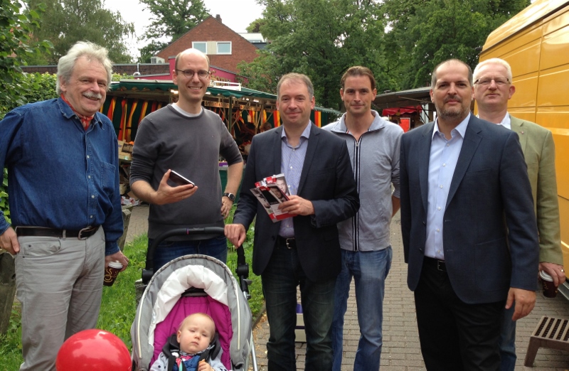 Gute SPD-Präsenz beim Infostand in der Grelckstrasse: Ernst Christian Schütt (MdBV), Johannes Hielscher (Vorsitzender SPD Lokstedt), Niels Annen (MdB), Marc Schemmel, Milan Pein (MdHBü), Rüdiger Rust (Vorsitzender SPD-Bezirksfraktion Eimsbüttel)