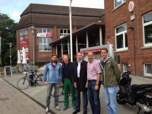 Von links: Mit Moritz Braun (ETV-Vorstand), Dieter Schütt (ETV-Aufsichtsrat), Niels Annen und Frank Fechner (ETV-Vorsitzender)